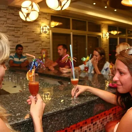 Alanya Beach Hotel 阿拉尼亚