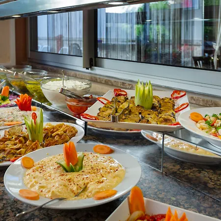 מלון Alanya Beach Hotel אלאניה