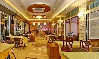 מלון Alanya Beach Hotel 2*