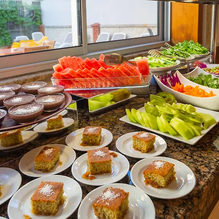 Alanya Beach Hotel מלון