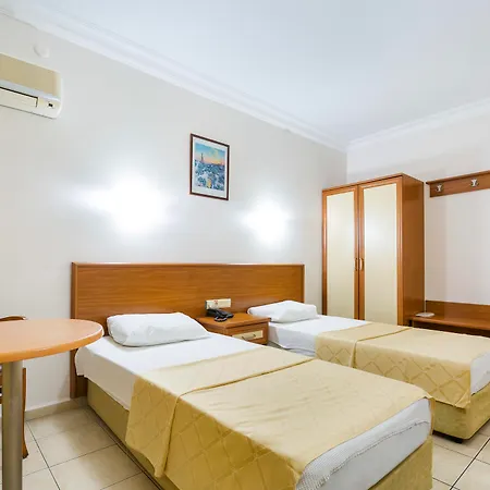 מלון Alanya Beach Hotel 2*