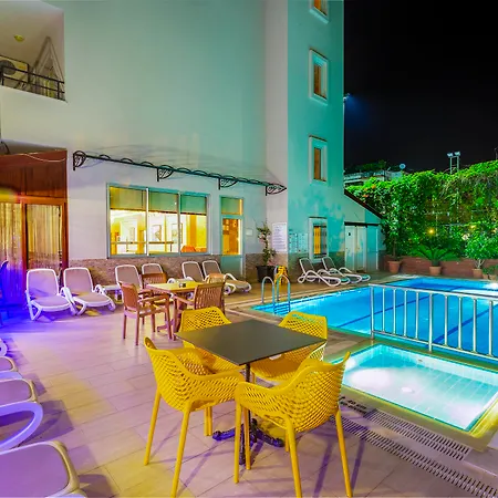 מלון Alanya Beach Hotel 2*