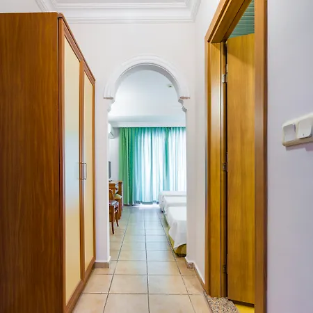 ホテル Alanya Beach Hotel アランヤ