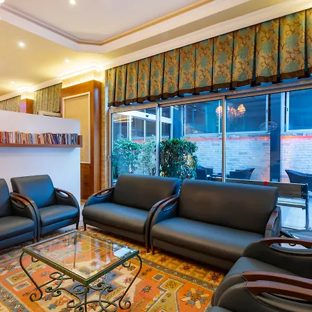 מלון Alanya Beach Hotel אלאניה