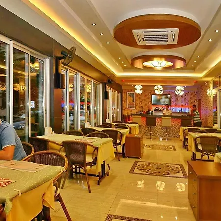 Alanya Beach Hotel מלון