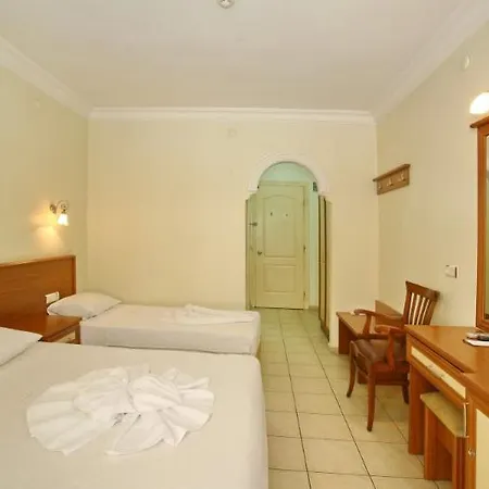 מלון Alanya Beach Hotel 2*