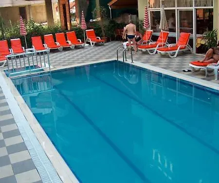 מלון Alanya Beach Hotel 2*