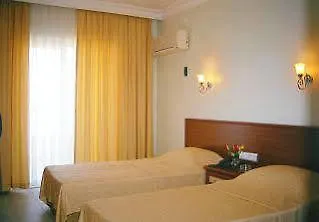 Alanya Beach Hotel 2* אלאניה