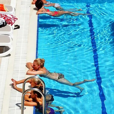 Alanya Beach Hotel 2* אלאניה