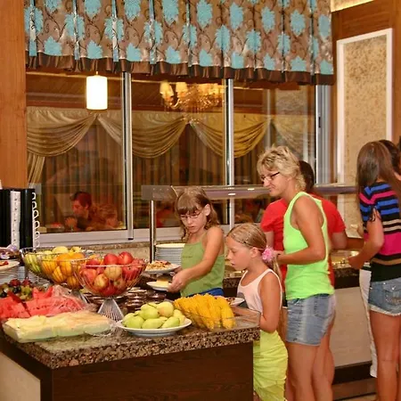 מלון Alanya Beach Hotel אלאניה