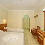 酒店 Alanya Beach Hotel 2*