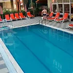 酒店 Alanya Beach Hotel 2*